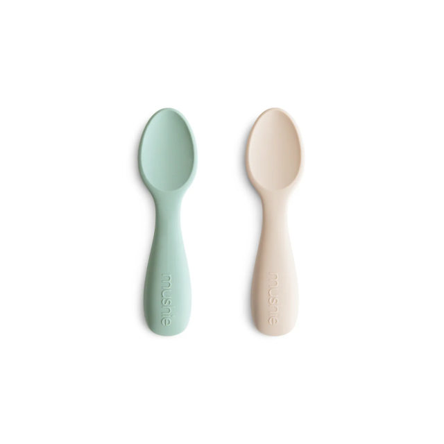 Mushie starter spoon cambridge blue/shifting sand 2-pack