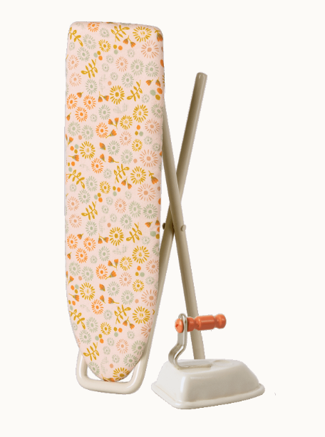 Maileg iron & ironing board