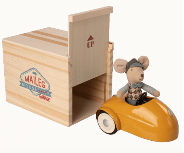 Maileg mouse car garage yellow