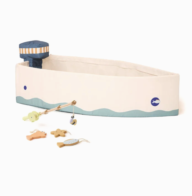 Kids hub båt med fiskeset